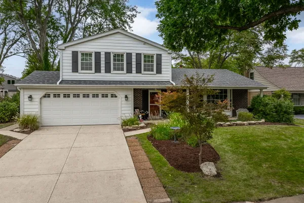 601 MENOMINEE LN