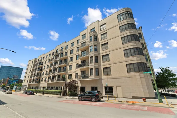 520 N HALSTED ST 305