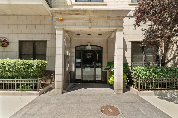 520 N HALSTED ST 305