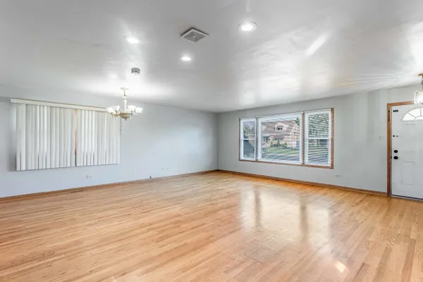 7832 LAMON AVE