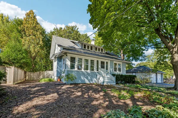 217 PRAIRIE AVE