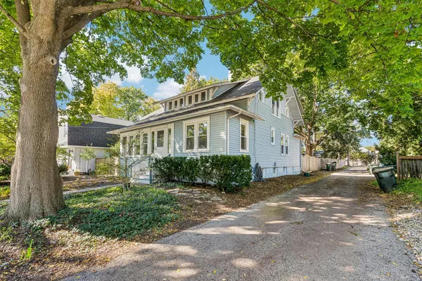 217 PRAIRIE AVE