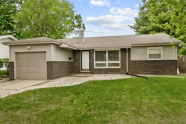 1930 ARTHUR DR