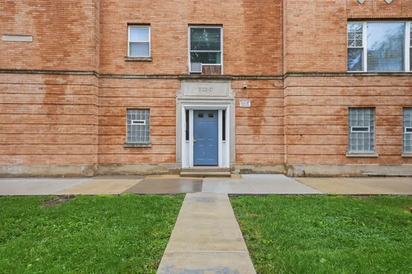 2121 N SAINT LOUIS AVE 3S