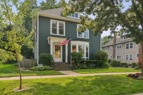 135 W RUSSELL ST