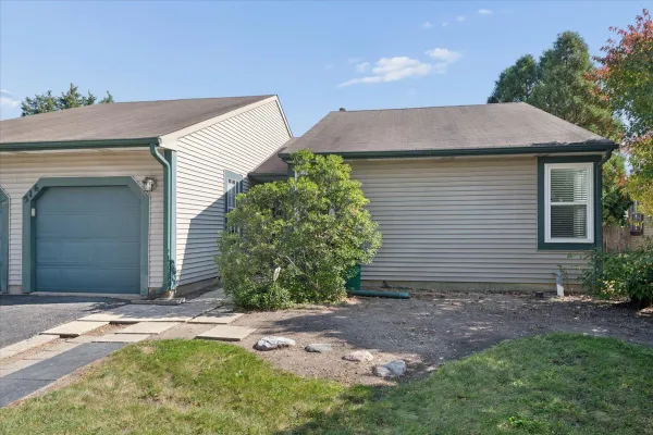 516 LYON DR