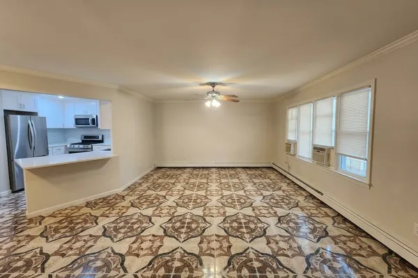 1107 E ALGONQUIN RD 16