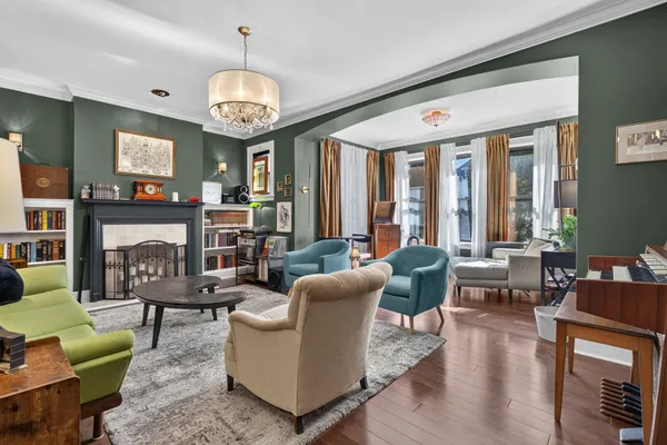 1252 W WINONA ST 1