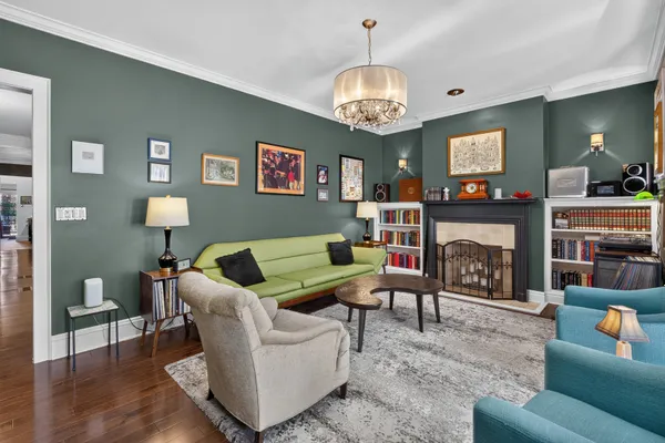 1252 W WINONA ST 1