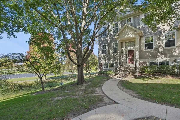 1107 MANCHESTER CIR