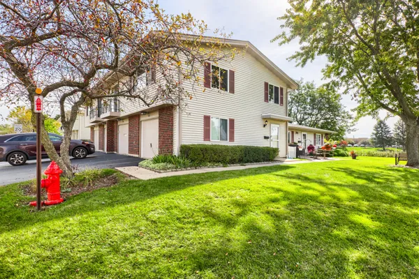 945 SHATTUCK LN