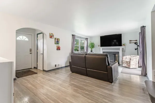 301 W LONNQUIST BLVD