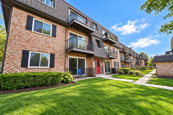 916 S PLUM GROVE RD 224