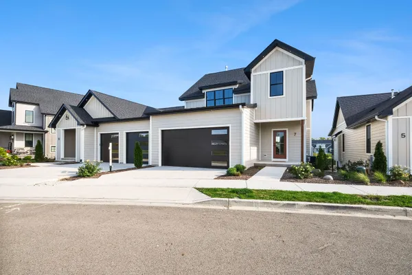 7 BEECH TREE PL