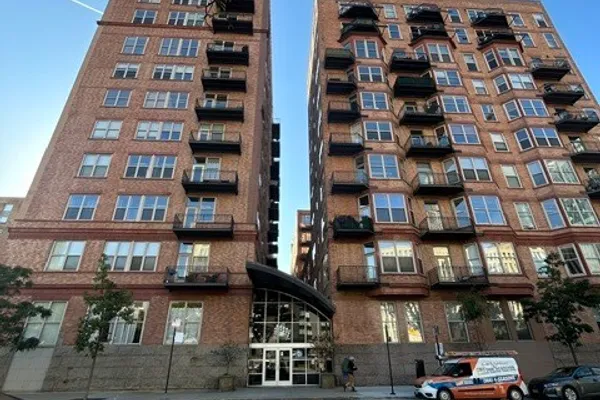 500 S CLINTON ST 811