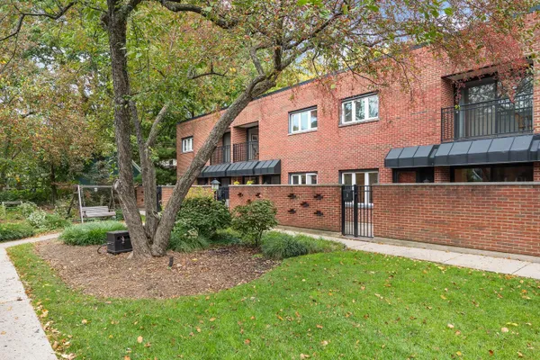 325 N OAK PARK AVE E