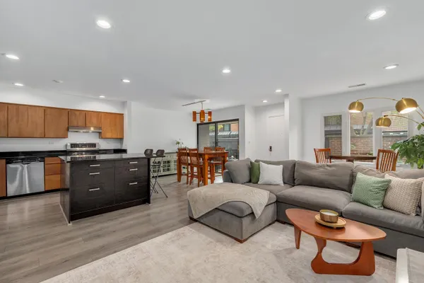 325 N OAK PARK AVE E