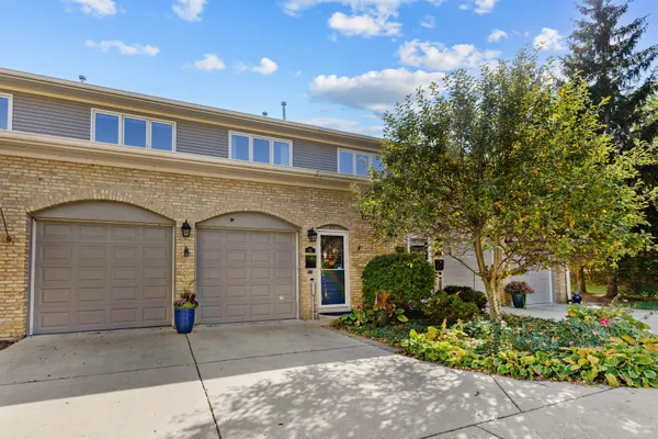 23 RIENZI LN