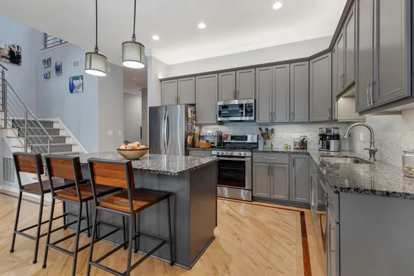 23 RIENZI LN