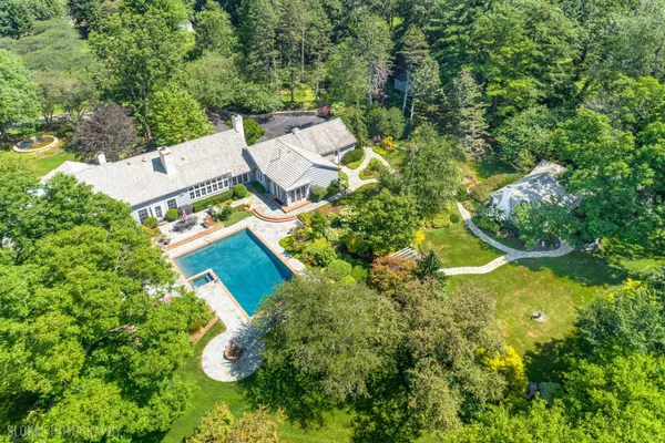 373 W COUNTY LINE RD