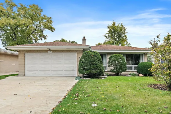 2073 WESTVIEW DR