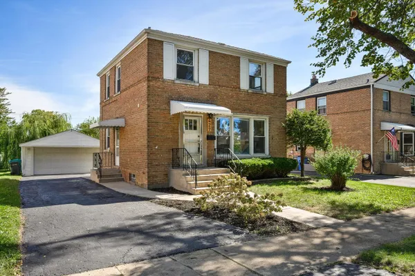 427 E END AVE