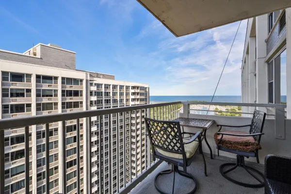 4250 N MARINE DR 2815