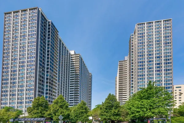 4250 N MARINE DR 2815