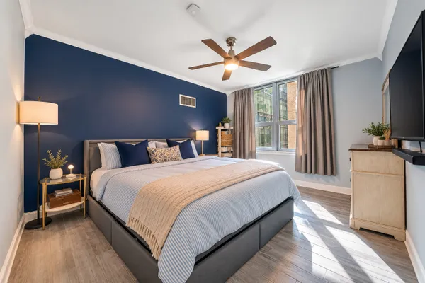 125 S JEFFERSON ST 607