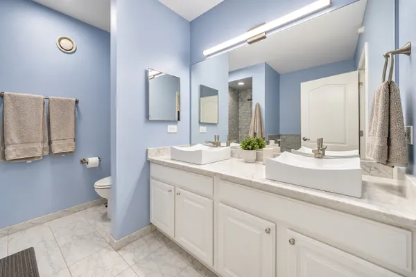 125 S JEFFERSON ST 607