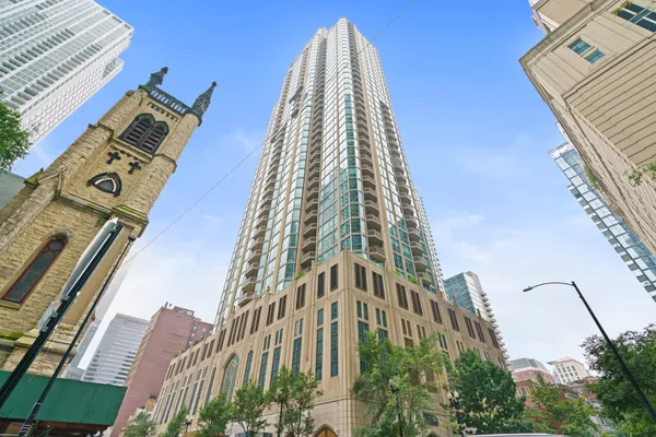 21 E HURON ST 2102