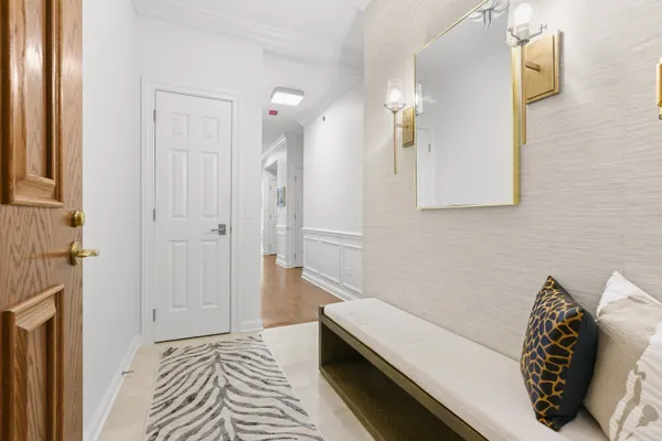 21 E HURON ST 2102