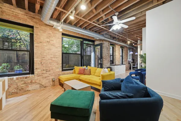 226 N CLINTON ST 101