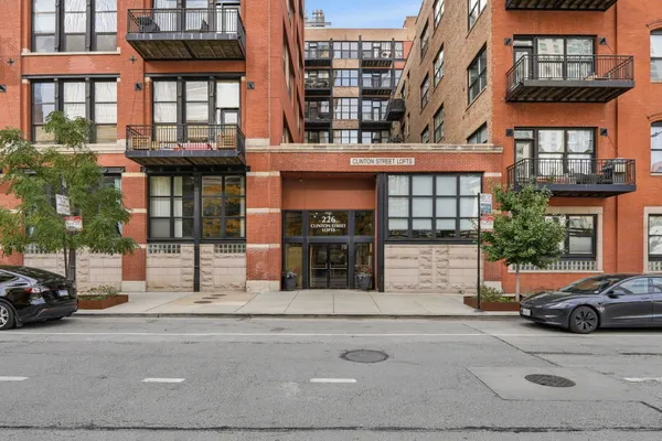 226 N CLINTON ST 101