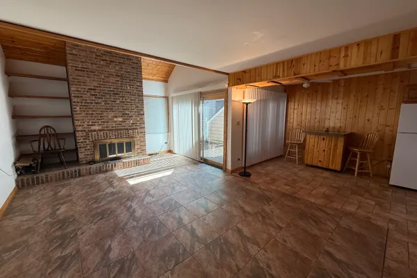 3369 BEACON ST 10