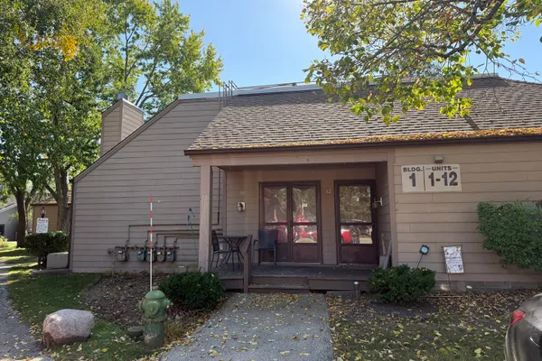 3369 BEACON ST 10