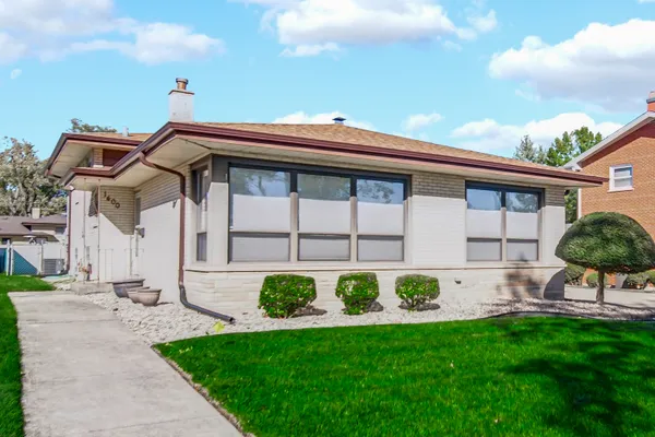 1400 E LYNN CT