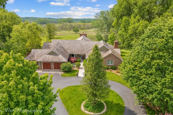 39W944 DEER RUN DR
