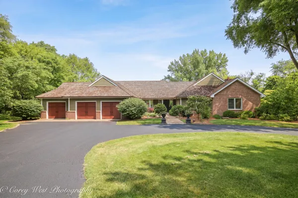 39W944 DEER RUN DR