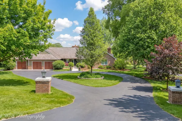 39W944 DEER RUN DR