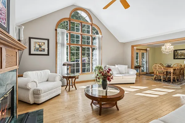 1241 ILLINI DR