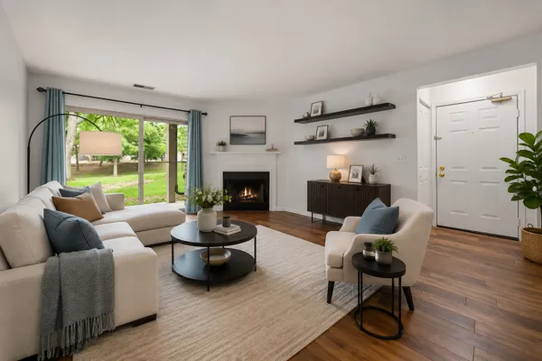 204 GLENGARRY DR 102