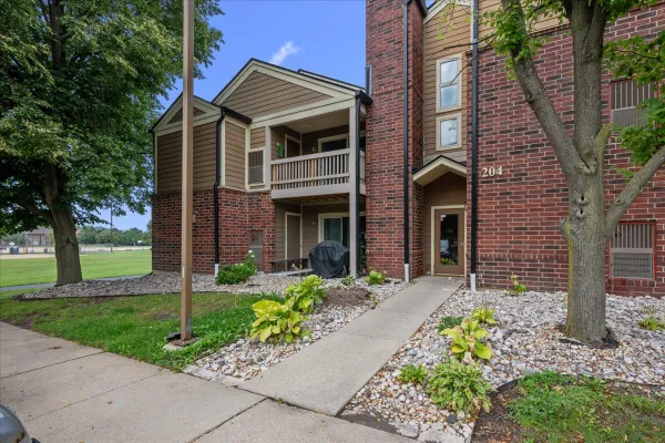 204 GLENGARRY DR 102
