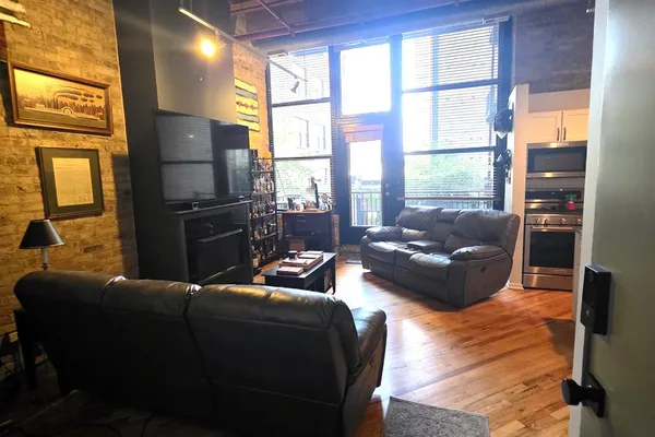 226 N CLINTON ST 225