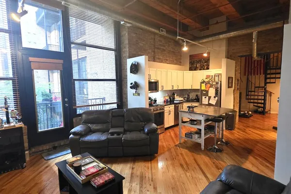 226 N CLINTON ST 225