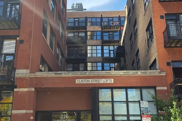 226 N CLINTON ST 225