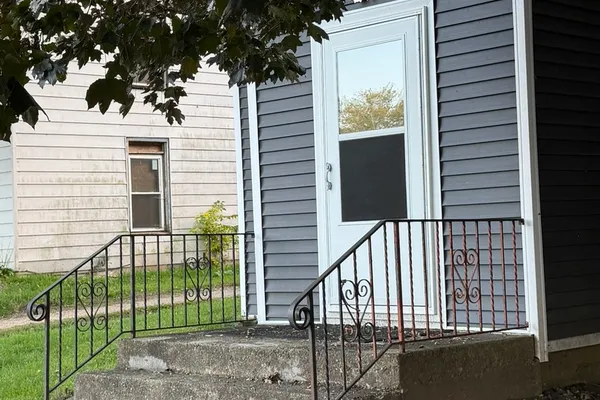 281 CARVER ST