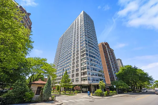 3900 N LAKE SHORE DR 17F