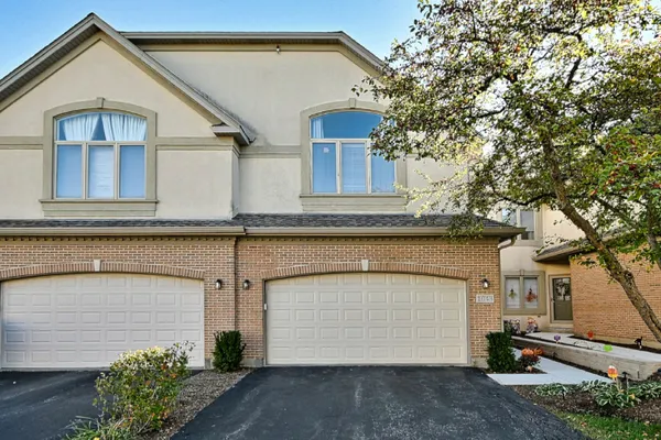 1043 W SUTTON CT