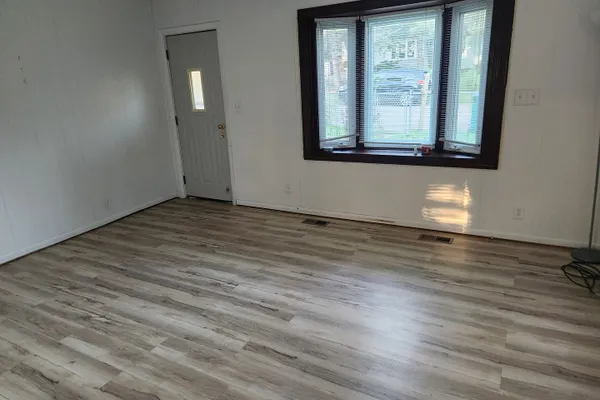 32 ARLINGTON LN